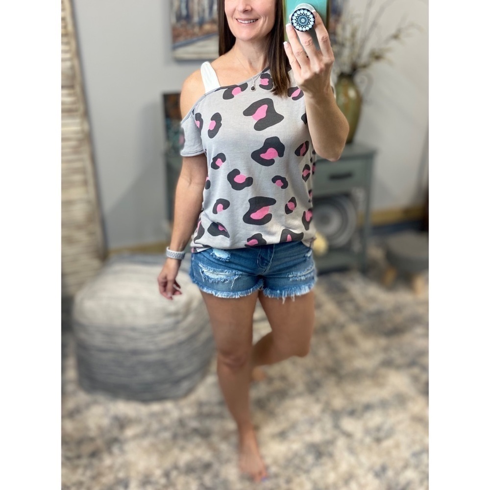 ❤️🔥Leopard Cold Shoulder Cutout Tie Shoulder Top Pink 0422 - Picture 4 of 8